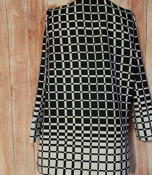 Progressive Geometric 3/4 Sleeve Blouse - Picture 5 of 5